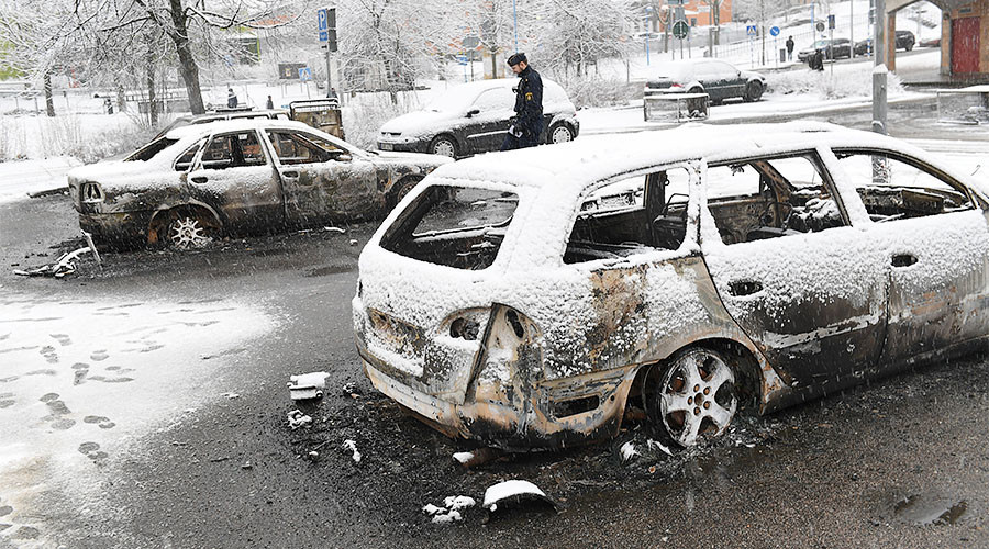 Dramatic footage shows cars ablaze in Swedish riot (VIDEOS)