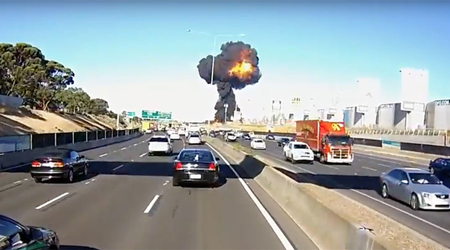Dashcam captures moment of fatal Melbourne plane crash (VIDEO)