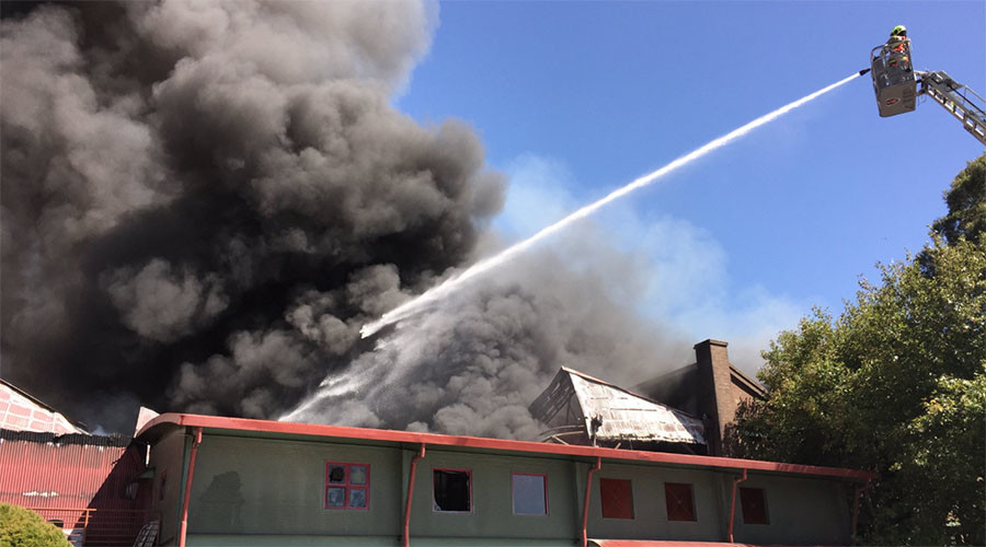 Massive fire sends smoke plume over Sydney (PHOTOS, VIDEO)