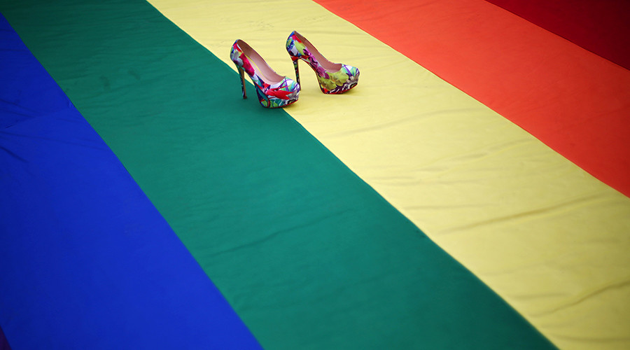 Female bosses ‘more likely to hire gay & lesbian employees’