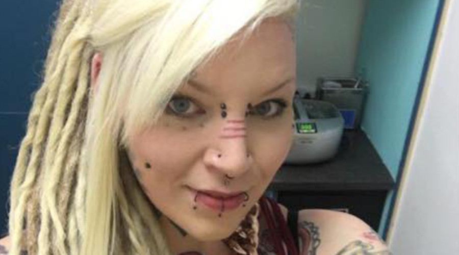 Tattoo artist cuts off her own little finger with bolt cutters, shares picture on Facebook (GRAPHIC)