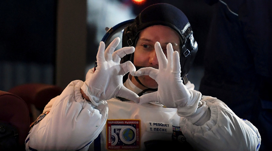 ISS astronaut trolls conspiracy theorists with space walk selfie (PHOTO)