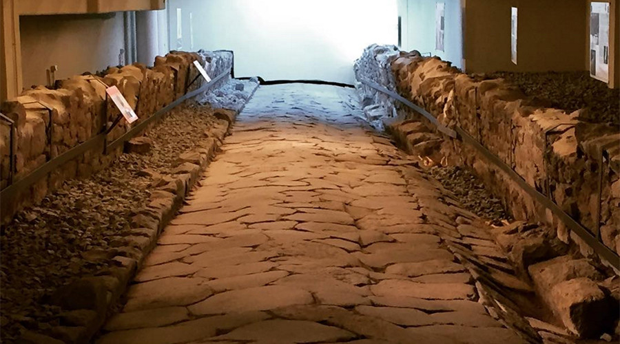 Appian Meal: McDonald’s in Italy offers diners macabre view of ancient Roman highway (PHOTOS)