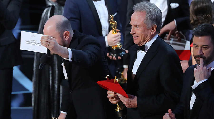 La La Land mistakenly announced as Best Picture at Oscars; Moonlight wins (VIDEO)