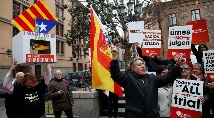 Catalonia independence activists rally against referendum trial in Madrid (VIDEO)