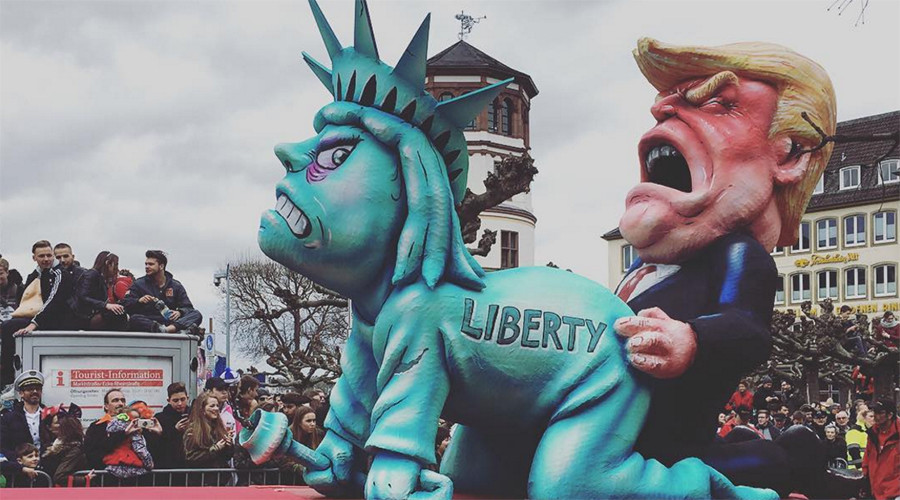 ‘Democracy is screwed’: Trump, Merkel & far-right leaders mocked at annual carnival in Germany