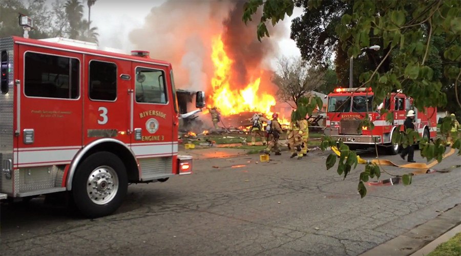 4 killed, 2 injured after small plane crashes into houses in California (PHOTOS, VIDEOS)