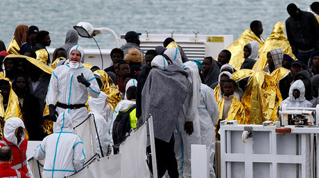 Migrants wait to disembark from Italian Coast Guard patrol vessel Diciotti in the Sicilian harbour of Catania, Italy, January 28, 2017. © Antonio Parrinello