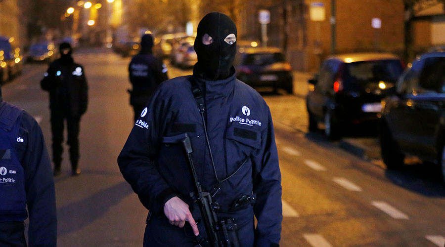 Brussels bomb disposal team intercepts car with gas canisters, arrests suspect – reports