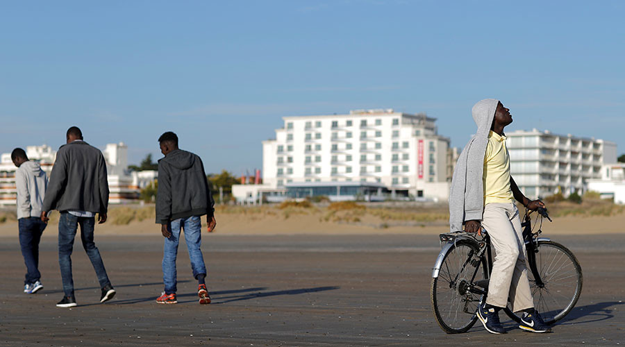 ‘Don’t feed the migrants’: Calais mayor bans charities from distributing food to prevent new Jungle