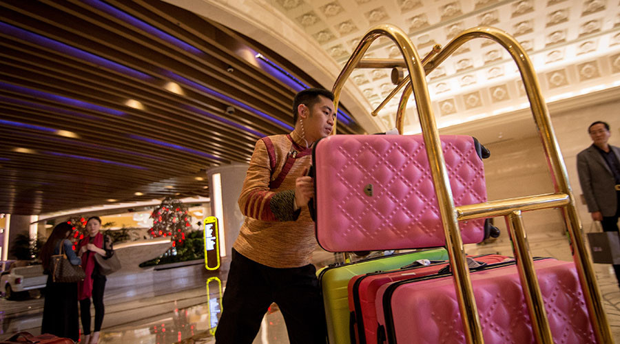 China service sector expansion drops to 4-mth lows