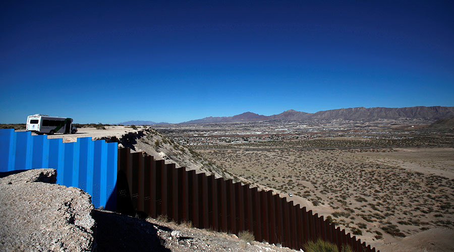 Mexican congressman trolls Trump by climbing ‘the wall’ (VIDEO, PHOTOS)