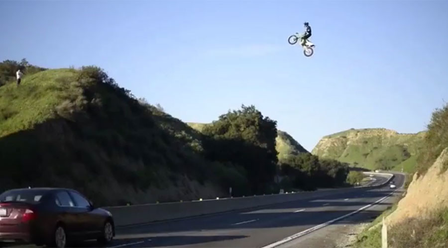 Dangerous dirt bike stunt sparks investigation in California (VIDEO)