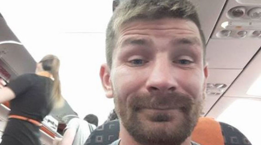 Man who slit his throat in court to avoid prison is sentenced for possessing knife