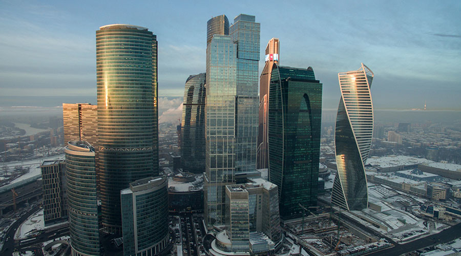 Oil price, sanctions weigh on Russian stocks, Moscow unfazed