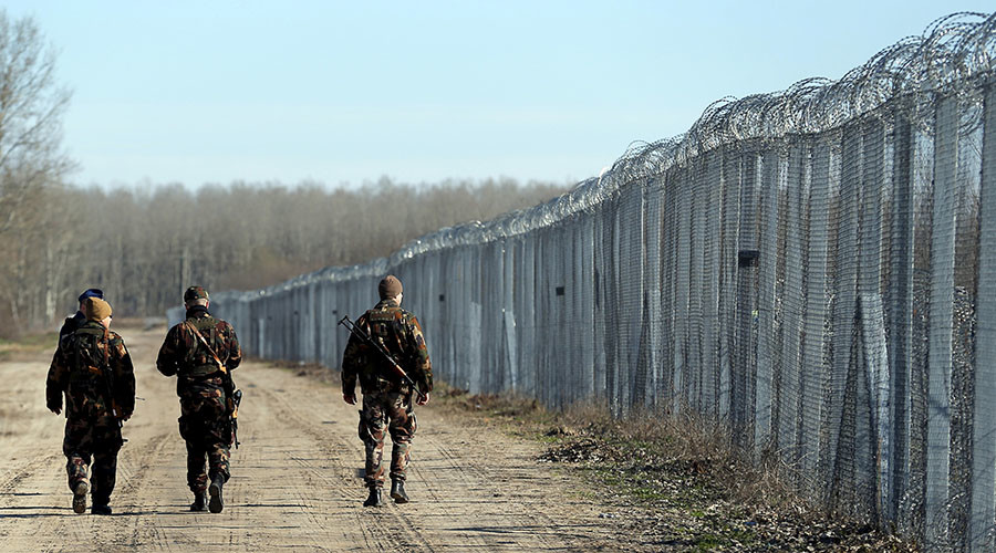 Hungary approves putting migrants in camps at border