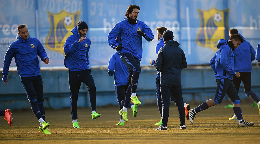 Grass not greener in Rostov? Man United coach unhappy with Russian team’s home field