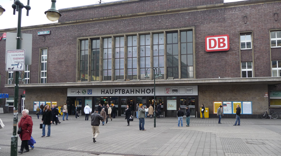 At least 2 arrested following ax attack at Dusseldorf train station, 5 injured – reports