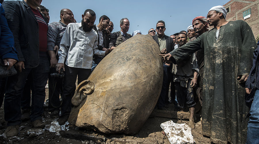 Ancient Egyptian statue discovered in Cairo wasteland (PHOTOS, VIDEO)