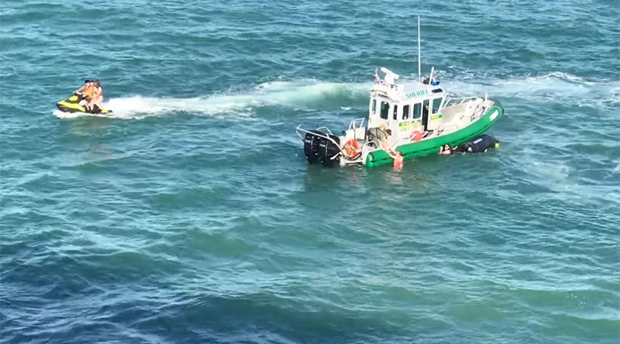 Jet skiers saved moments before cruise ship collision (VIDEO)