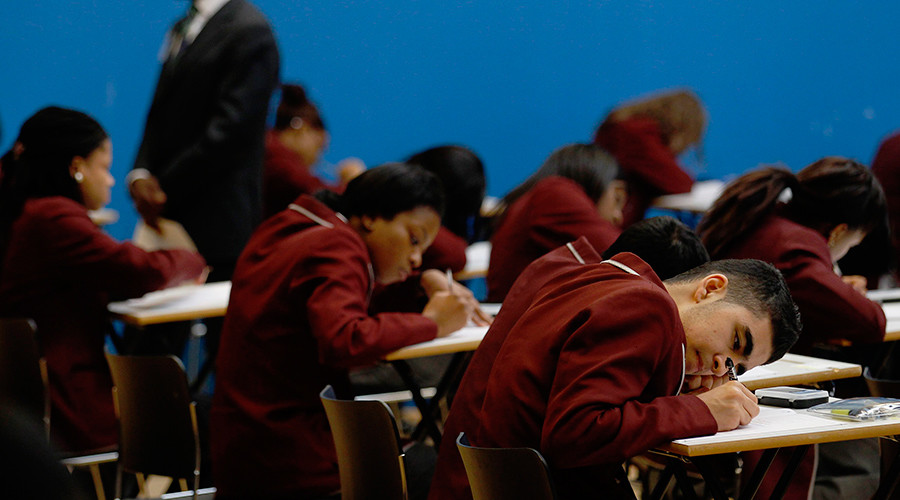 Family feud: Father sues daughter for €24,000 for not graduating fast enough