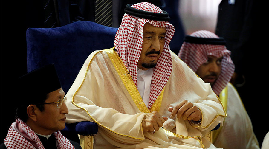 Saudi king lavishes golden sabre & Rolex watches on Indonesian officials (VIDEO)