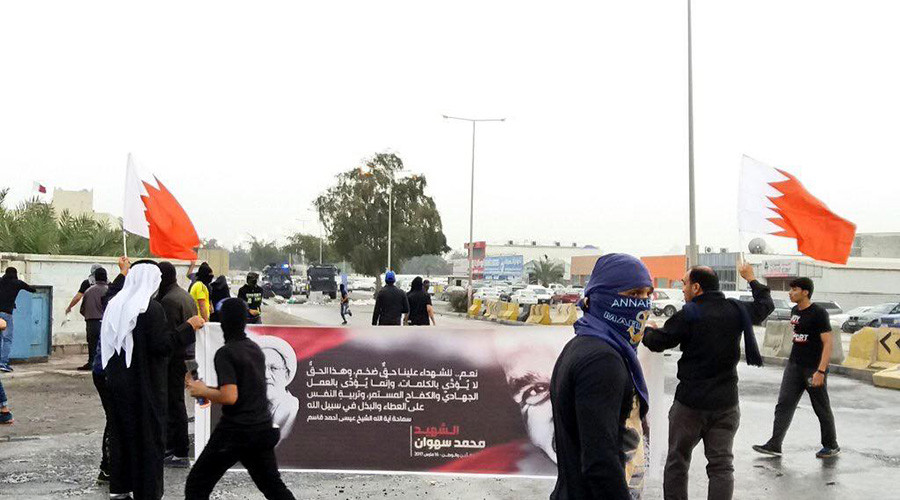 Bahrain police clash with protesters after funeral of activist who died in custody (VIDEO)