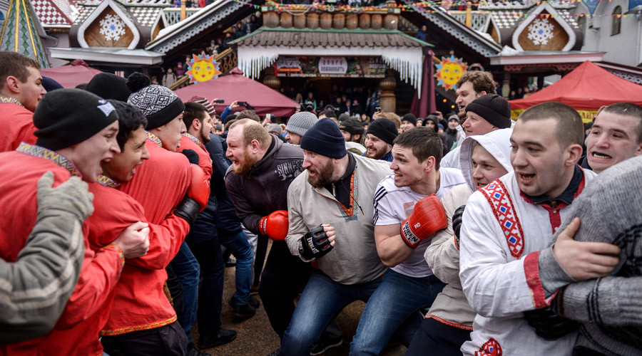 ‘We’re looking to sue Daily Mirror’ – Russian pancake festival fight organizers on hooligan claims