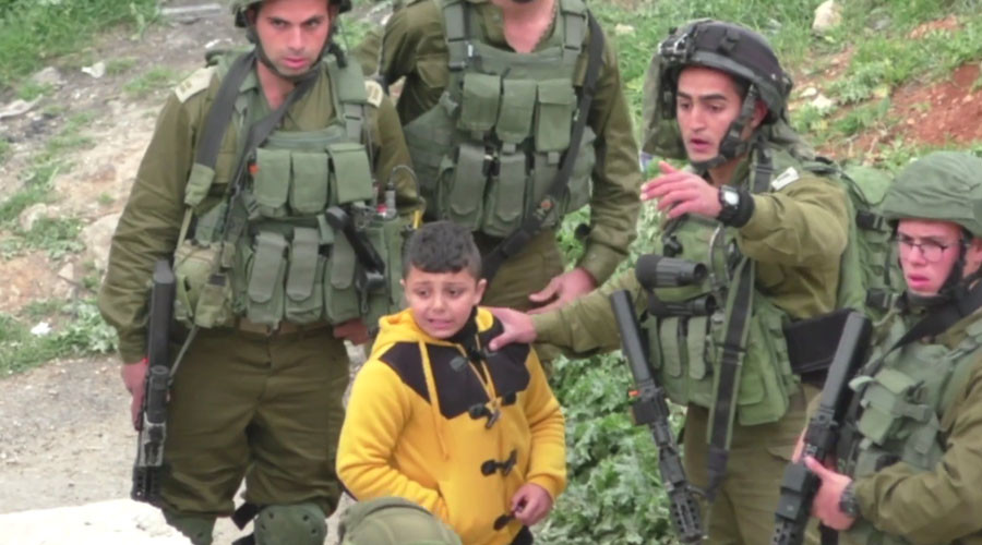 IDF soldiers grab 8yo Palestinian boy, drag him away ‘to find stone-throwers’ (VIDEO)