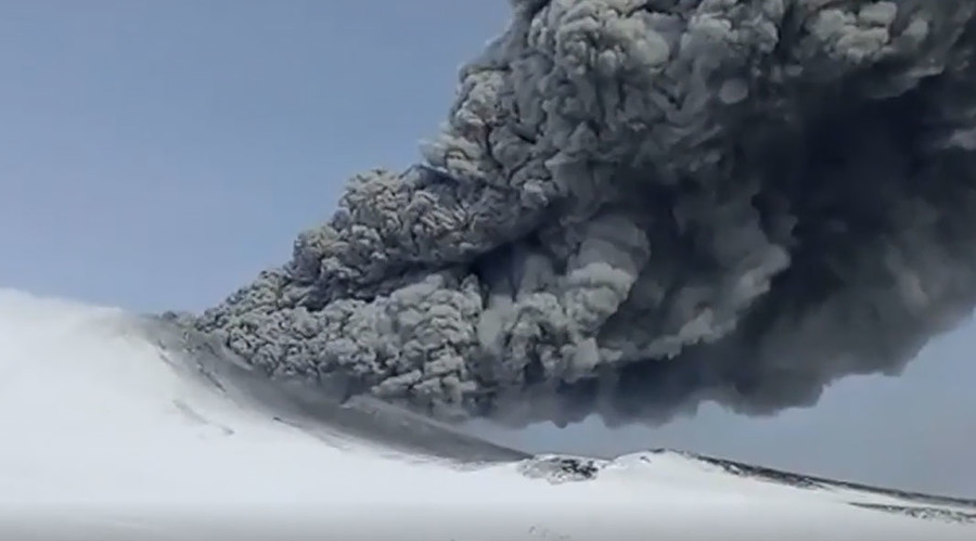 ‘Pure surprise’: Scientists marvel as Kamchatka volcano erupts for first time in 250 years (VIDEO)
