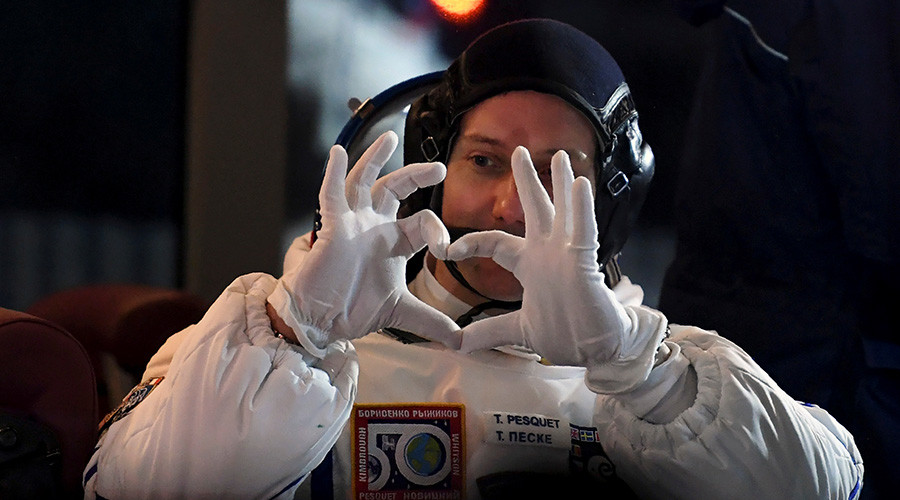 Romantic or recipe for disaster? Astronaut takes couple’s wedding rings into orbit (PHOTO)