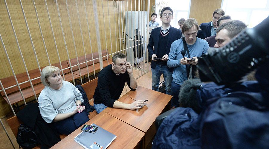 Navalny fined $350 for staging unauthorized rally, gets 15 days in jail for resisting arrest