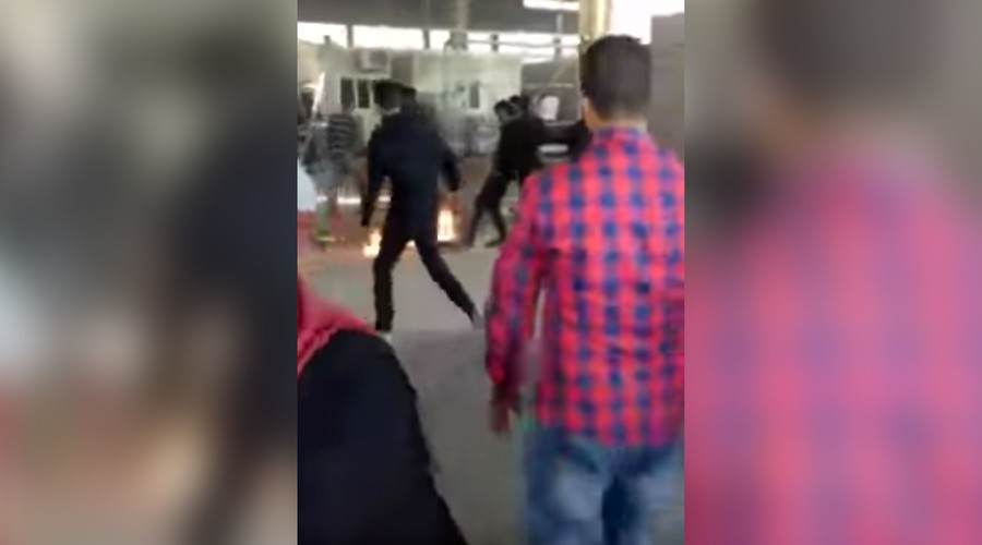 Syrian migrant sets himself ablaze at Greek refugee camp (GRAPHIC VIDEO)