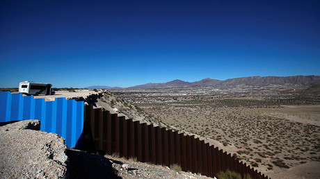 A newly built section of the U.S.-Mexico border fence at Sunland Park, U.S., January 26, 2017. ©  Jose Luis Gonzalez