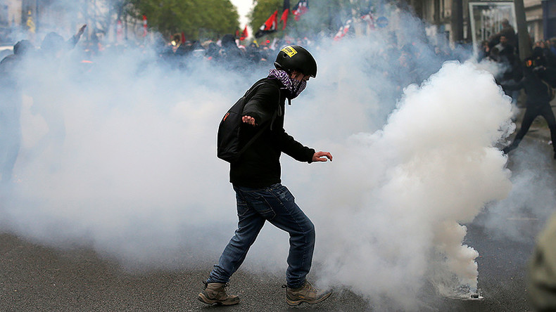 Tear gas, smoke grenades & flares: Violence erupts at Paris protest day ...