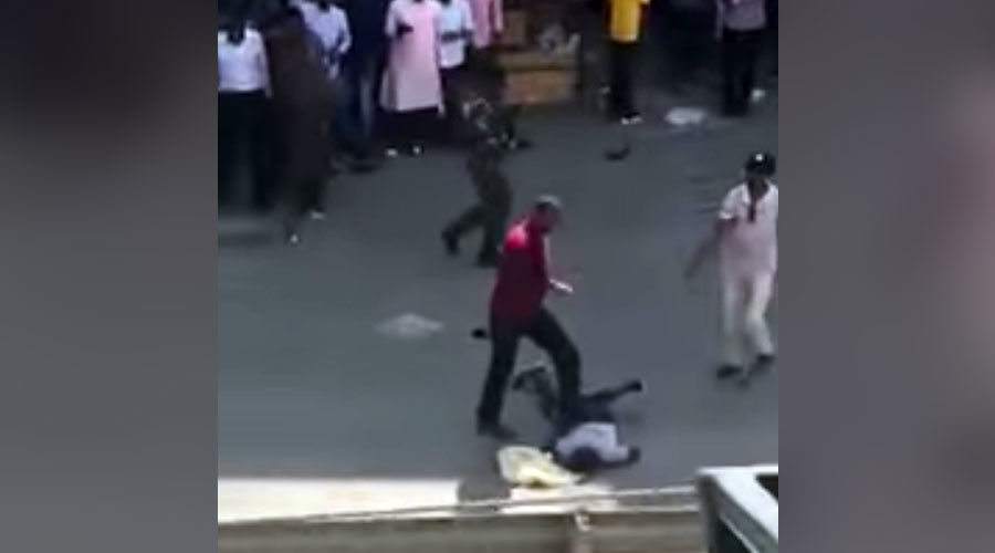 Police officer kills suspected gang member execution-style on Kenyan street (GRAPHIC VIDEOS)
