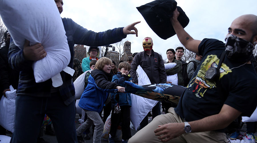 Soft power: Global pillow fight takes over NYC & other cities across the world (VIDEOS, PHOTOS)
