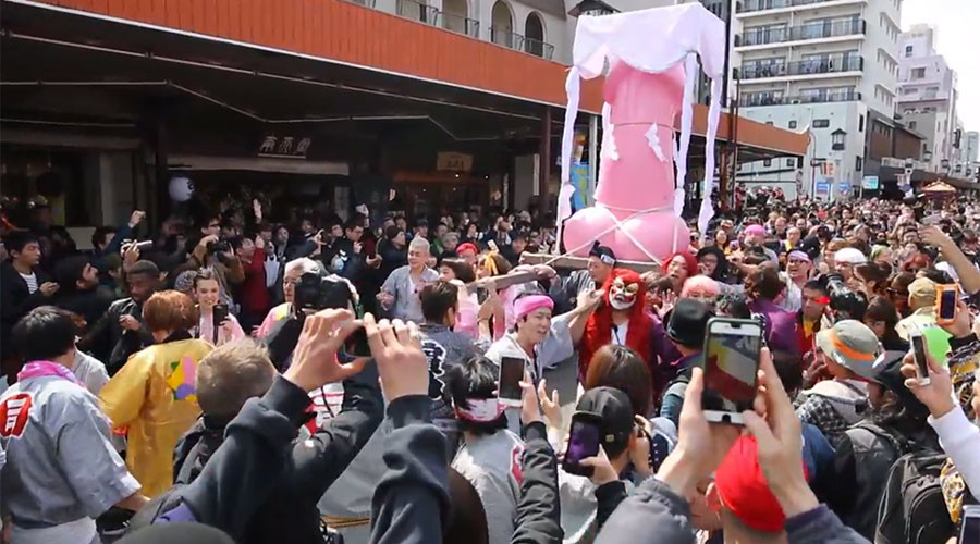 Japan celebrates giant penises in bizarre yearly festival (VIDEO)