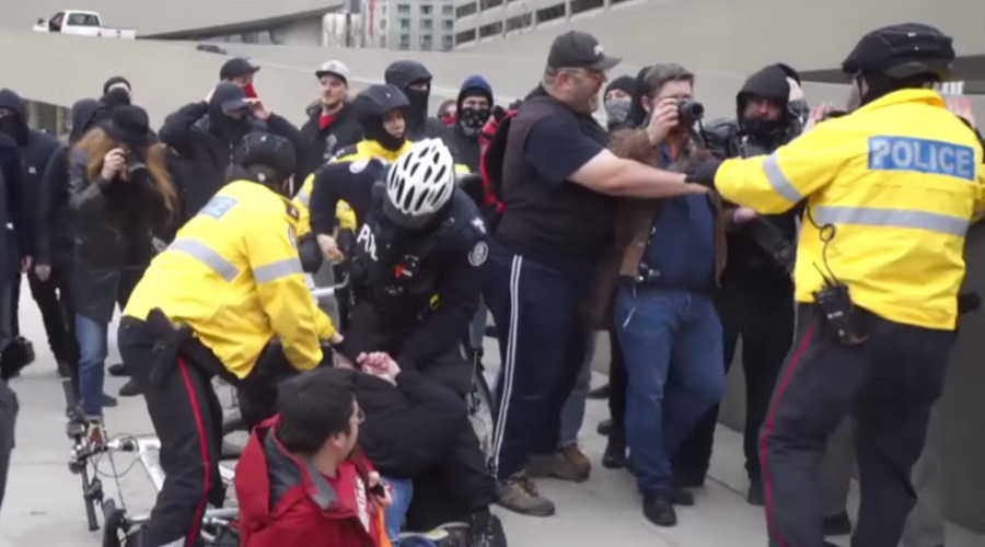 Anti-racism activists and Soldiers of Odin clash in Toronto (VIDEO, PHOTOS)