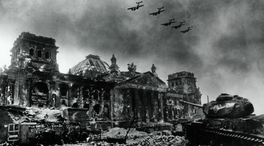 1,418 days of WWII viewed through lens of legendary Soviet photographer (GRAPHIC IMAGES)
