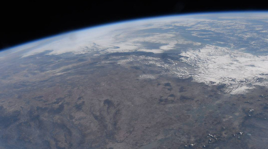 Astronaut shares magnificent view of aurora lights from space (PHOTO)