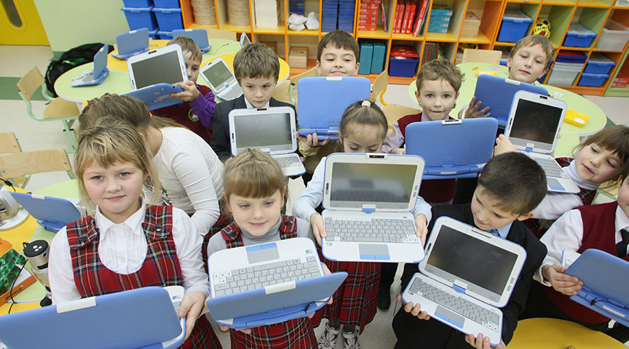Russian lawmakers seek to bar children under 14 from social networks