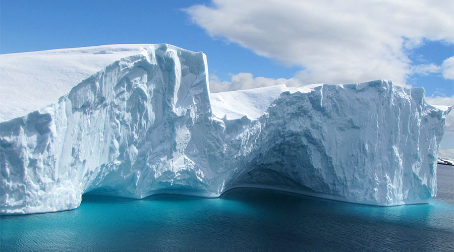 Huge fleet of 400+ icebergs invades North Atlantic shipping lanes