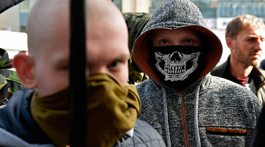 Ukrainian nationalists disrupt public Russian language test in Kiev