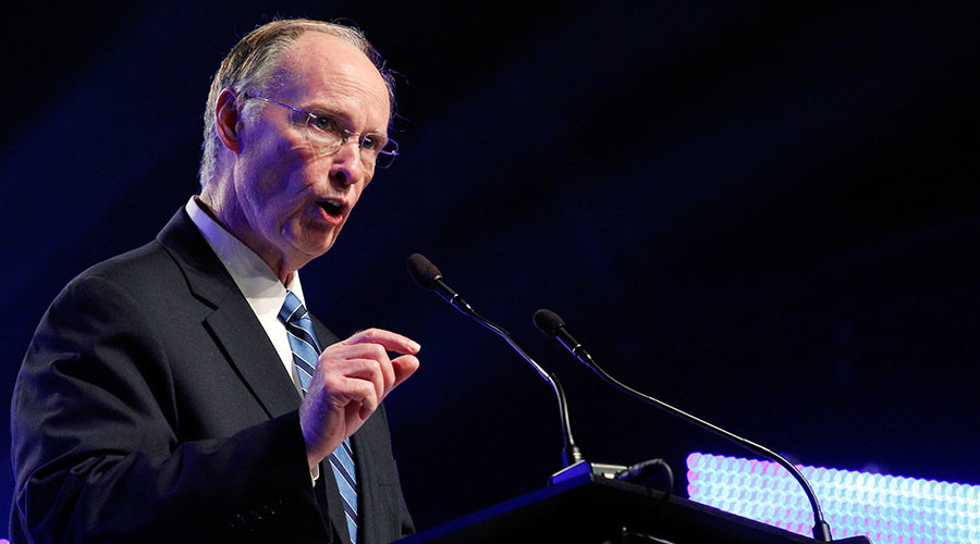 Alabama governor resigns, avoids impeachment hearings over sex scandal, misuse of funds