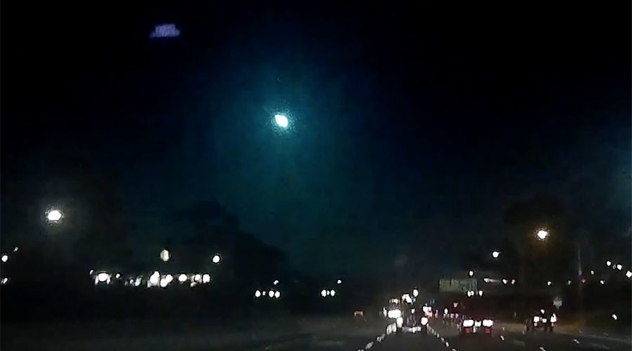 ‘First human videobombed by fireball’: Shooting meteor filmed over California (VIDEOS)