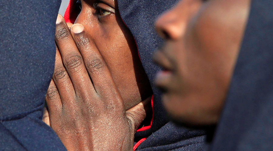 Hundreds of migrants under Hundreds of migrants under