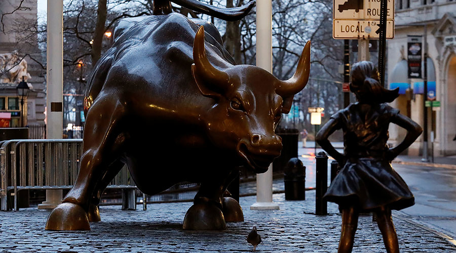 ‘Fearless Girl’ challenged: Wall St bull sculptor claims new statue infringes copyright