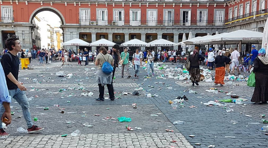 ‘Gibraltar is ours’: English football fans clash with riot police in Madrid (VIDEOS)