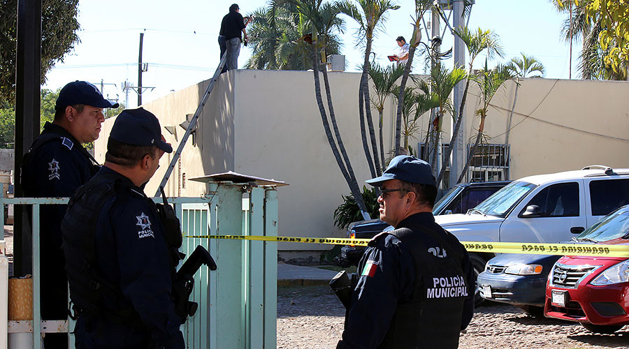 3 bodies thrown out of plane in suspected Mexican cartel turf war